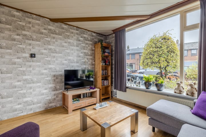 Foto 8 van van Limburg Stirumstraat 24