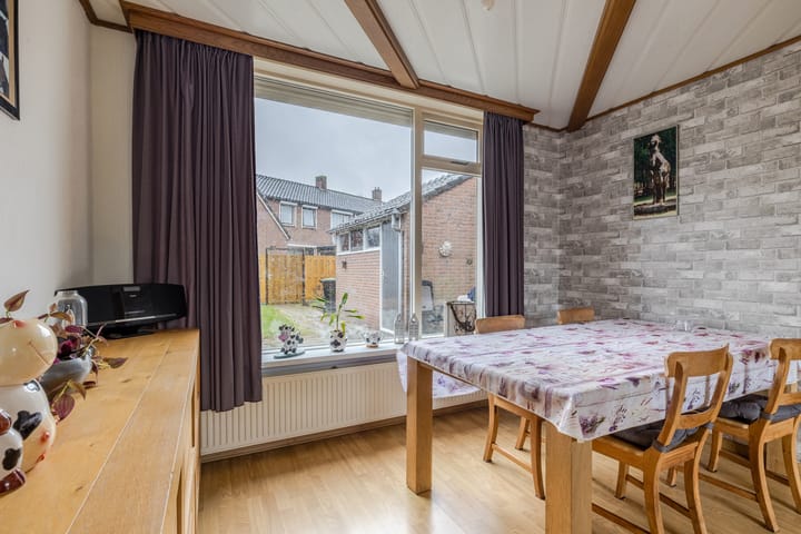 Foto 9 van van Limburg Stirumstraat 24