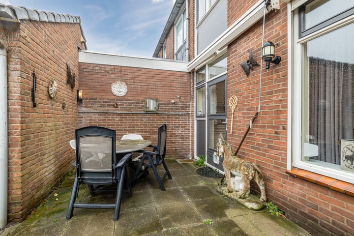 Foto 24 van van Limburg Stirumstraat 24