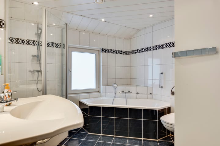 Photo 21 of Bosstraat 9