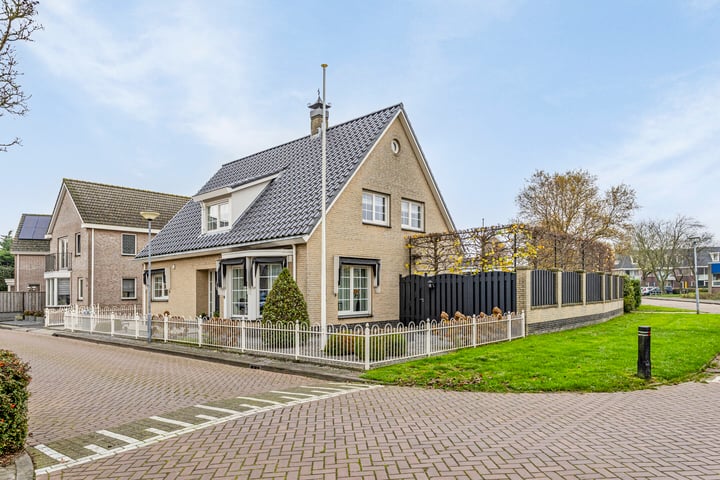 Bekijk foto 45 van Beatrixstraat 17