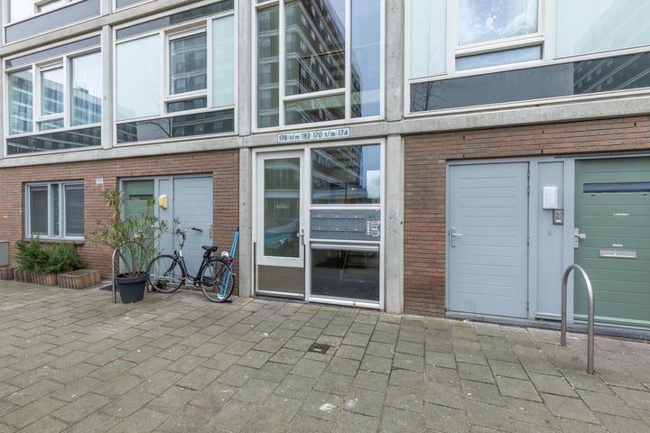 Bekijk foto 33 van Ekingenstraat 180