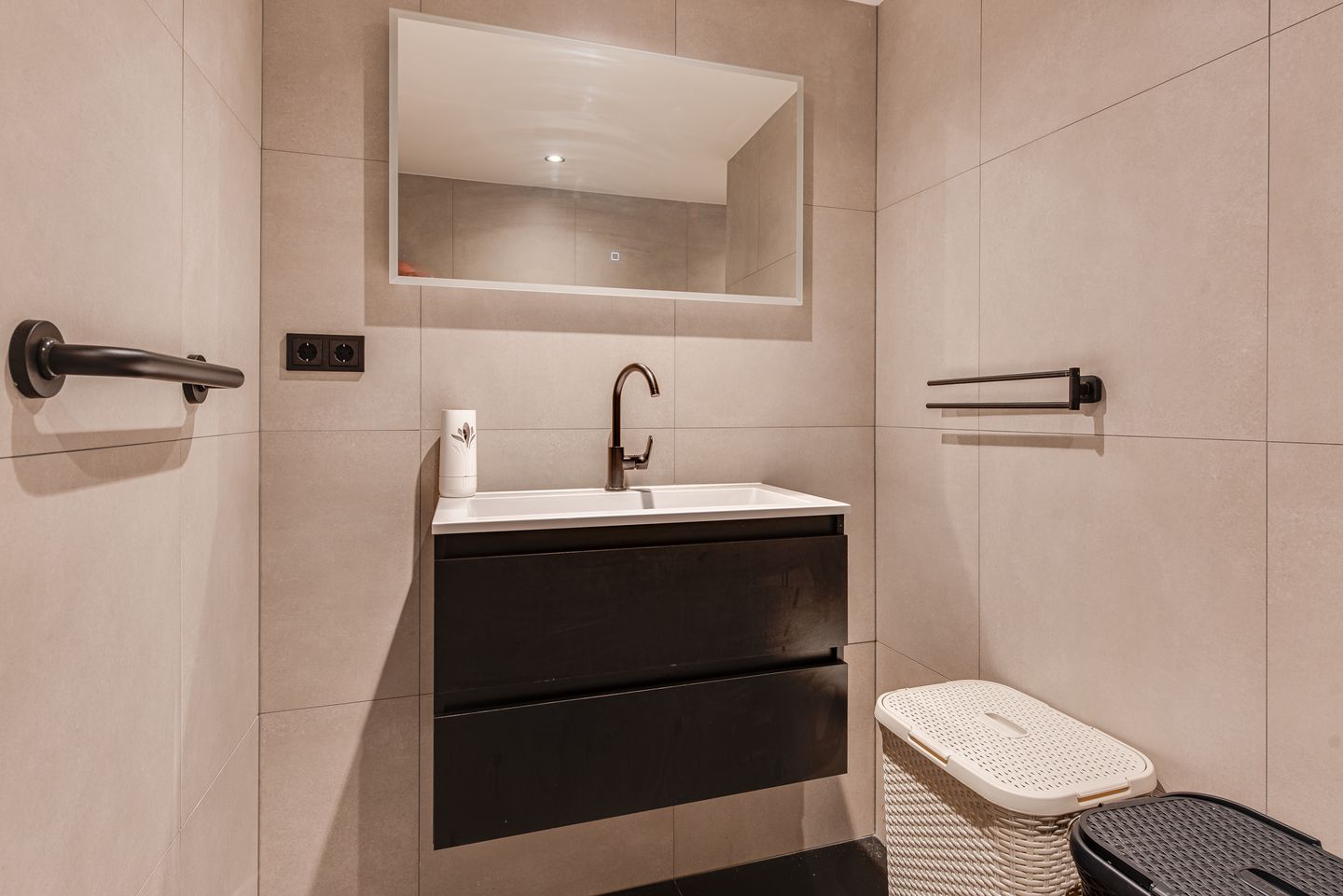 Photo 14 of Geuzenweg 147