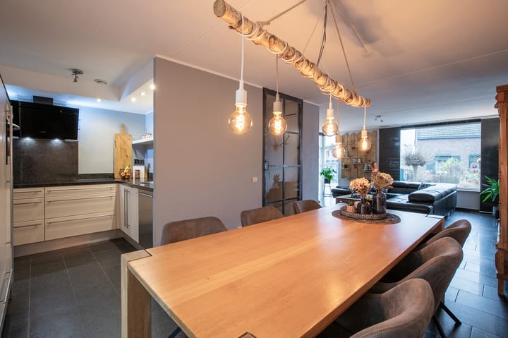 Foto 12 van John Erkensstraat 4