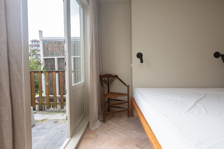 View photo 38 of Anna Paulownastraat 33-A