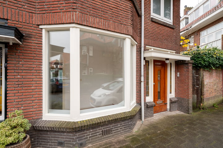 Bekijk foto 2 van Hugo de Vriesstraat 1