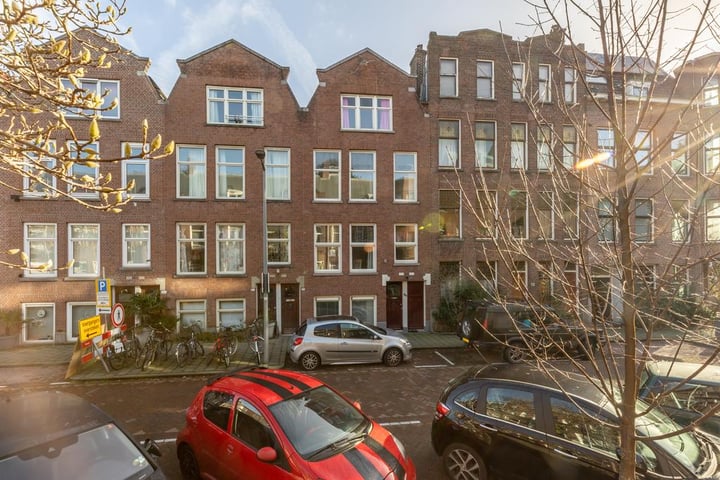 Bekijk foto 1 van Beatrijsstraat 64