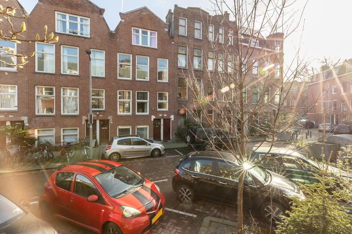 Bekijk foto 29 van Beatrijsstraat 64