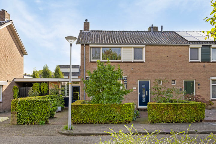 View photo 1 of Michiel de Ruyterstraat 23