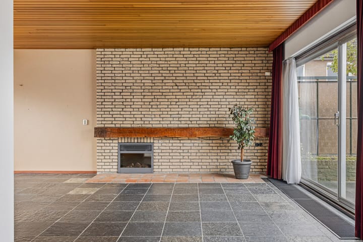 Photo 6 of Woeziksestraat 94