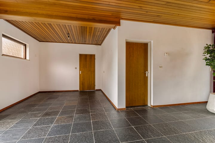 Photo 7 of Woeziksestraat 94