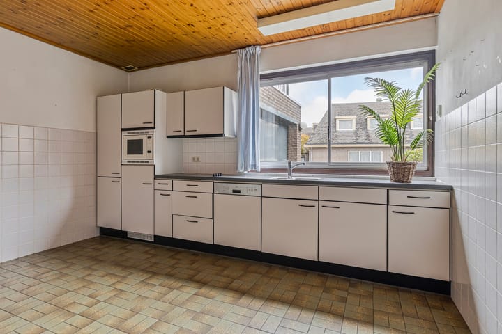 Photo 10 of Woeziksestraat 94