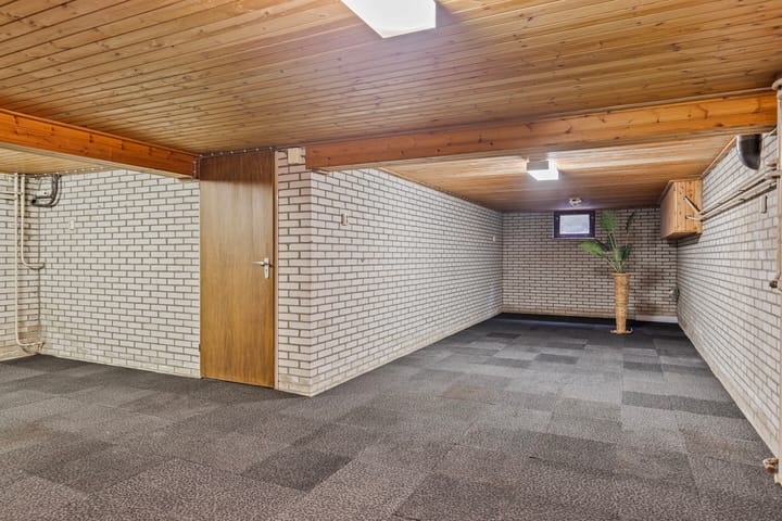 Photo 15 of Woeziksestraat 94