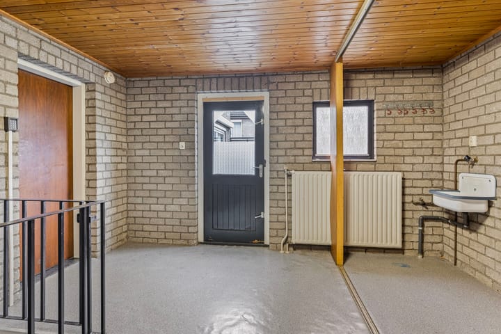 Photo 16 of Woeziksestraat 94