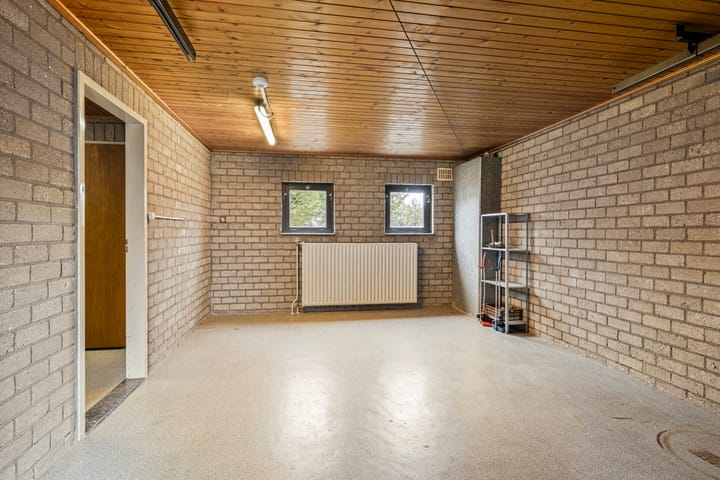 Photo 19 of Woeziksestraat 94