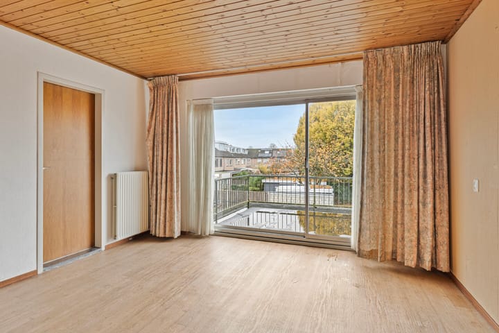 Photo 22 of Woeziksestraat 94