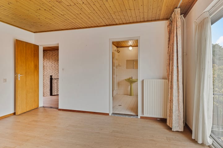 Photo 23 of Woeziksestraat 94