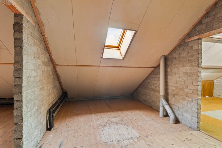 Photo 33 of Woeziksestraat 94