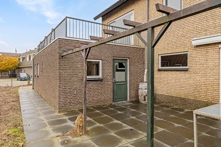 Photo 37 of Woeziksestraat 94