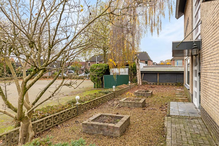 Photo 38 of Woeziksestraat 94