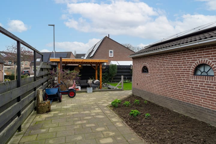 Foto 32 van Aart van Osstraat 4