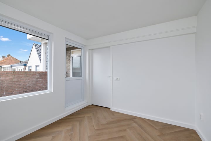 Bekijk foto 33 van Ooievaarstraat 4