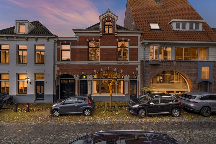 Bekijk foto 1 van Kloosterstraat 20