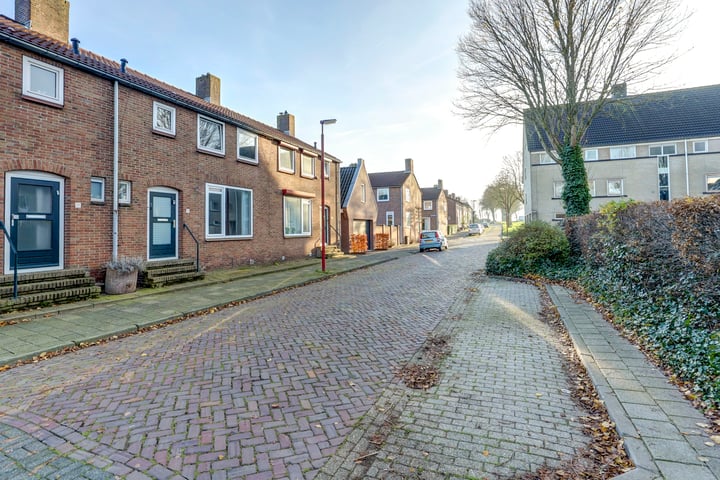 Bekijk foto 32 van Irenestraat 19