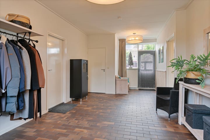 Photo 5 of Burgemeester Leenstraat 23