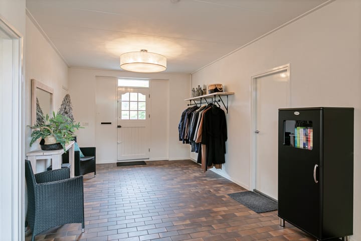 Photo 6 of Burgemeester Leenstraat 23