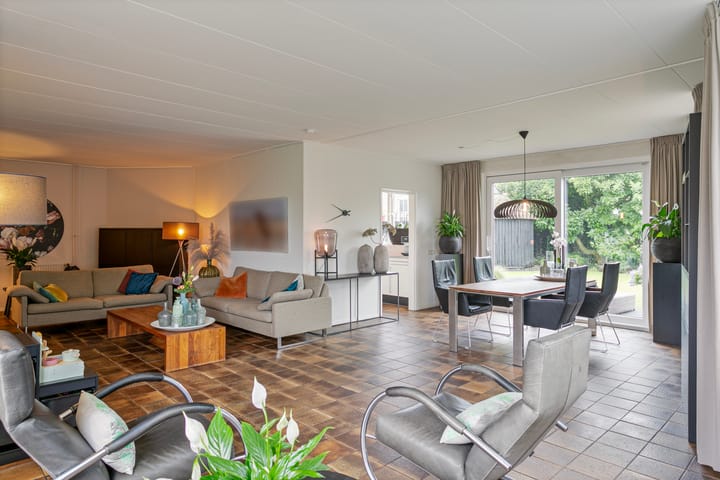 Photo 7 of Burgemeester Leenstraat 23