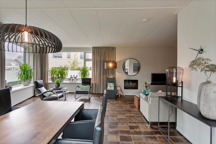 Photo 10 of Burgemeester Leenstraat 23