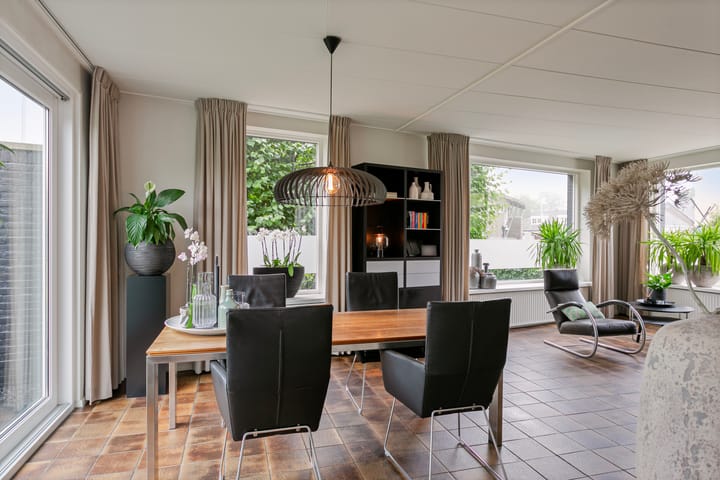 Photo 11 of Burgemeester Leenstraat 23