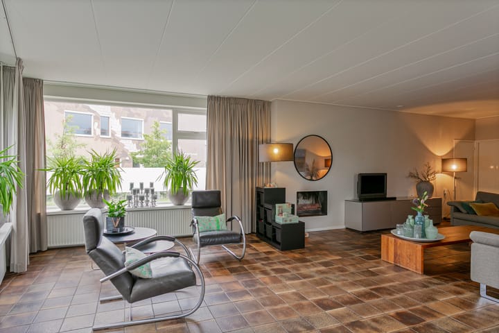 Photo 12 of Burgemeester Leenstraat 23