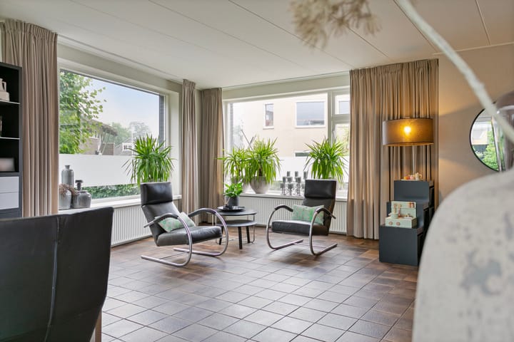 Photo 13 of Burgemeester Leenstraat 23