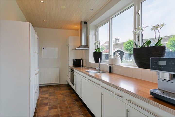 Photo 16 of Burgemeester Leenstraat 23