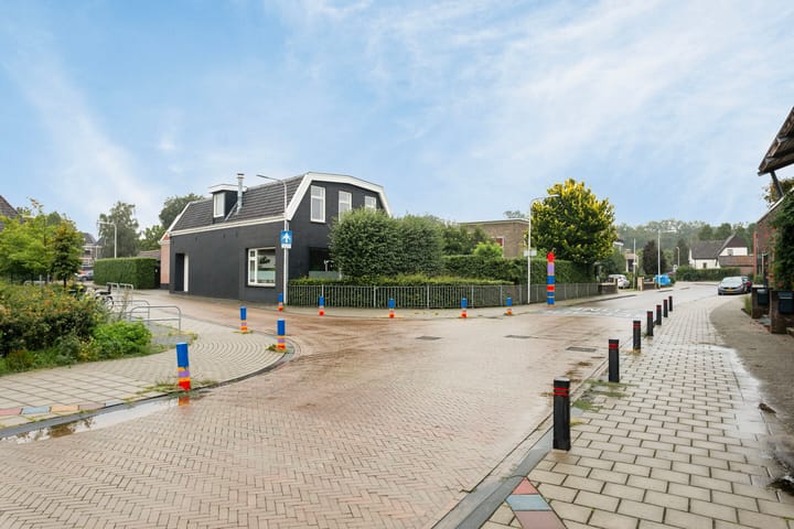 Photo 37 of Burgemeester Leenstraat 23