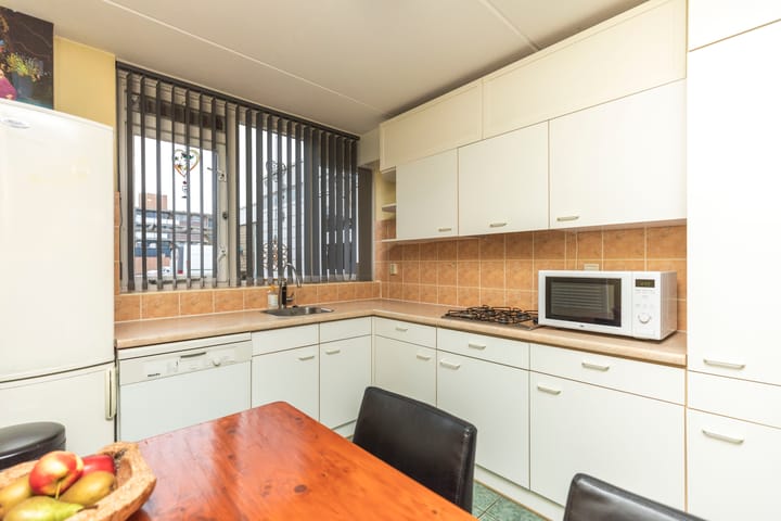 Foto 2 van Meubelmaker 17