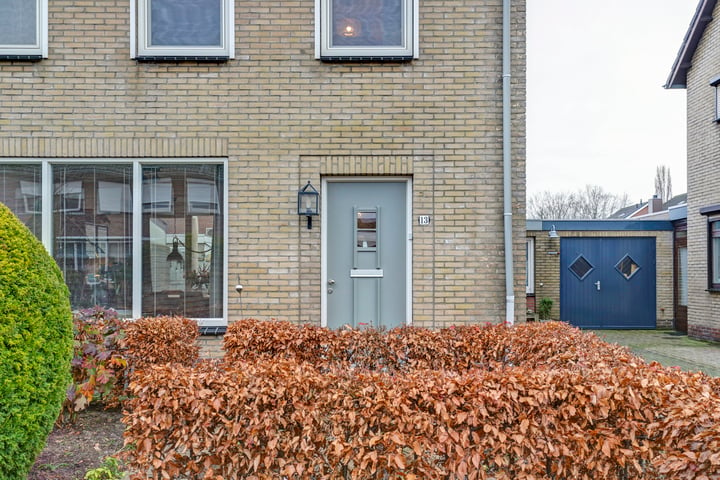 View photo 2 of Emmastraat 13