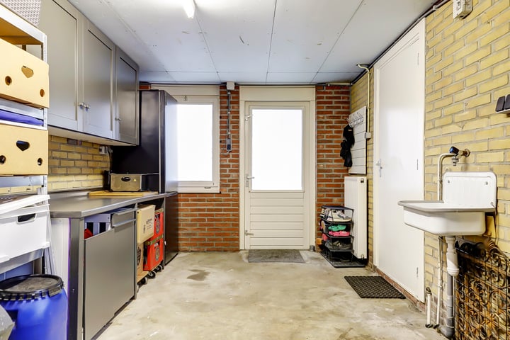 View photo 41 of Emmastraat 13