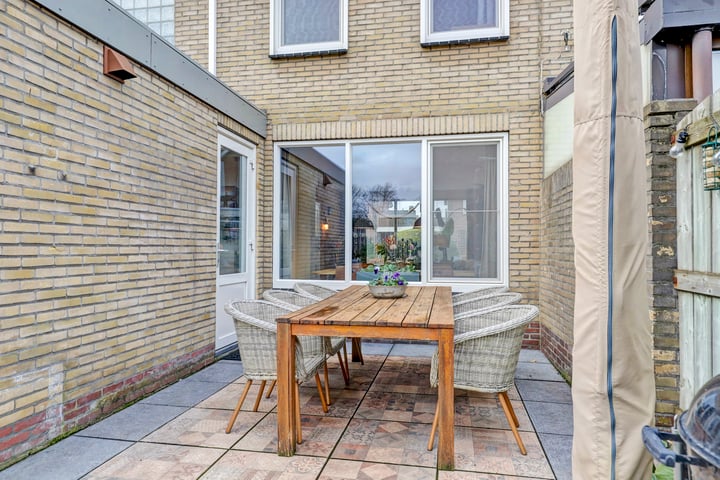 View photo 45 of Emmastraat 13