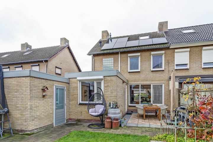 View photo 47 of Emmastraat 13