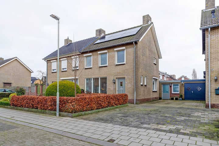 View photo 49 of Emmastraat 13