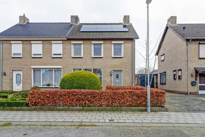 View photo 50 of Emmastraat 13