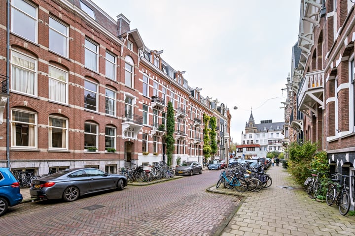 View photo 1 of Van Eeghenstraat 14-C