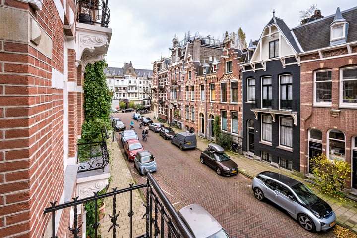 View photo 11 of Van Eeghenstraat 14-C