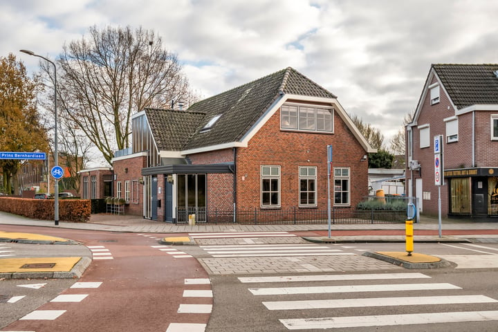 Prins Bernhardlaan 76, Veenendaal