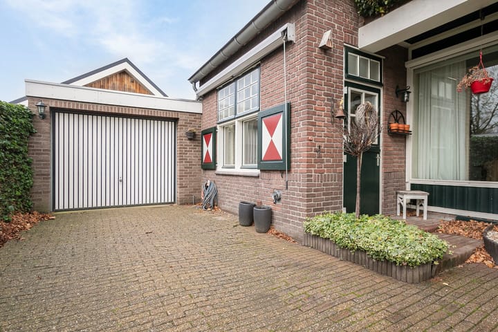 Photo 10 of Spoorstraat 8