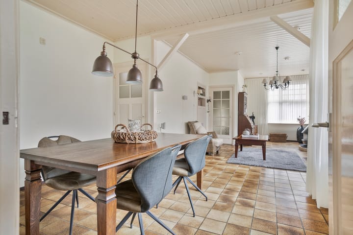 Photo 13 of Spoorstraat 8