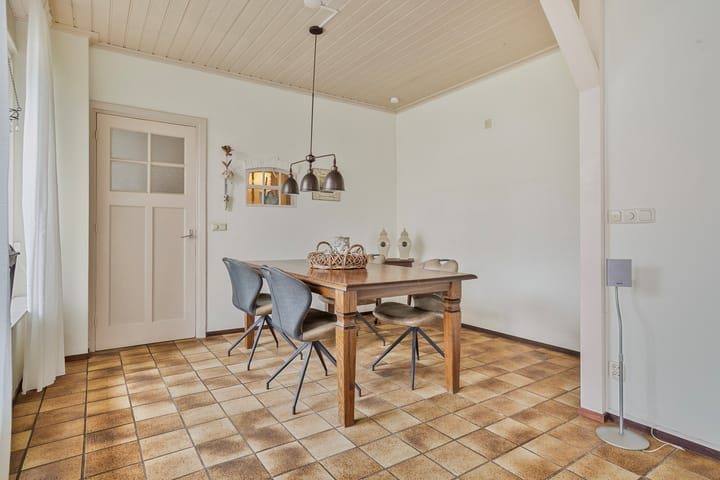 Photo 14 of Spoorstraat 8